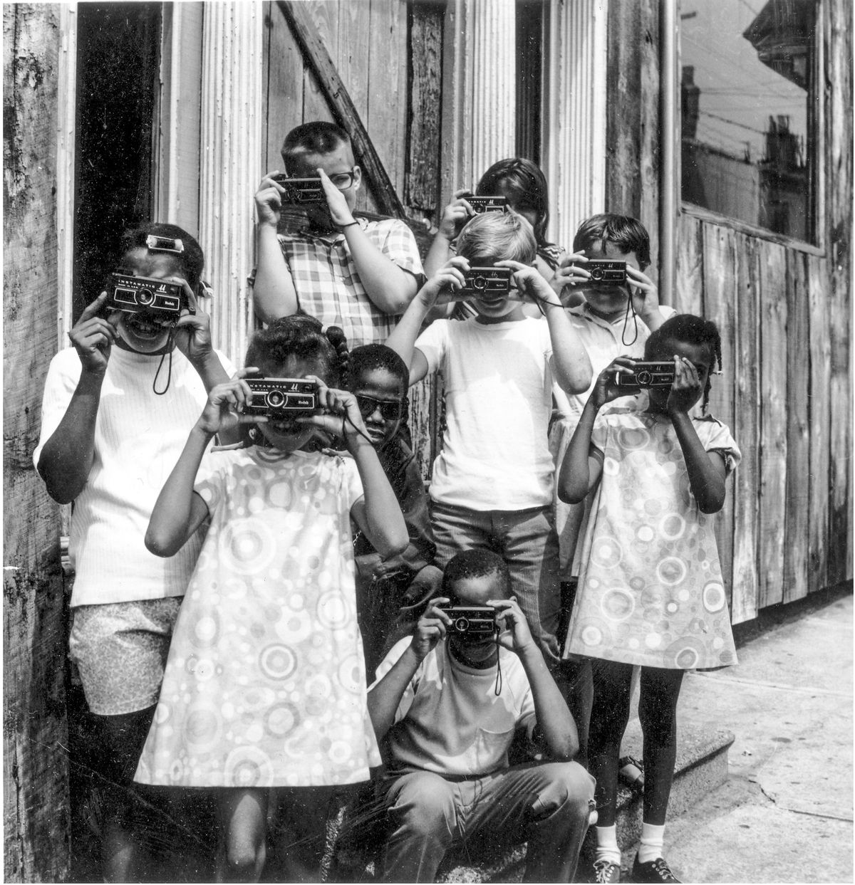 Group portrait of children taking photographs using Kodak Instamatic cameras, Cincinnati, OH, 1970. (Photo by Daniel J. Ransohoff/Cincinnati Museum Center/Getty Images)