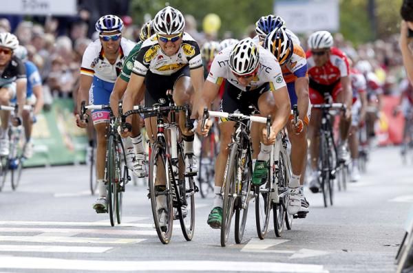 John Degenkolb beats Baugnies and Matthews to the line