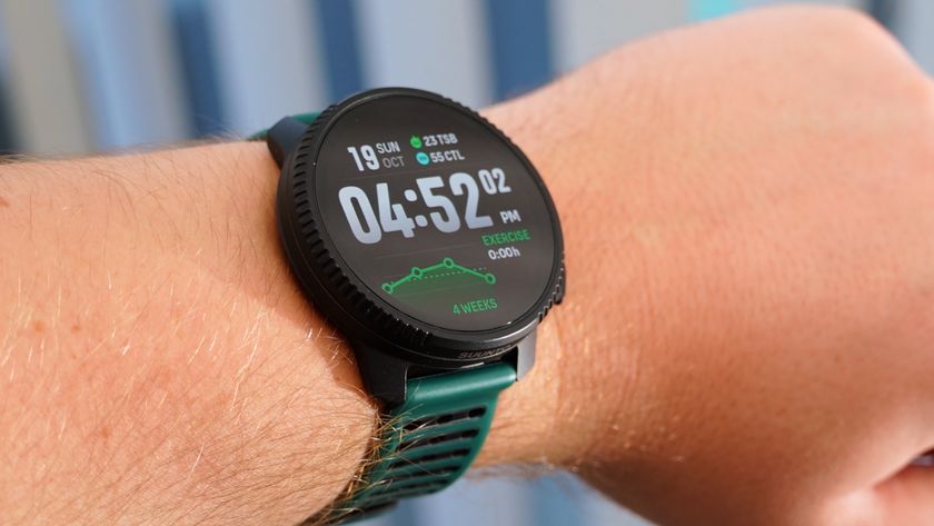 The Suunto Vertical 2 paired with a training plan generated by AI in the Suunto app.