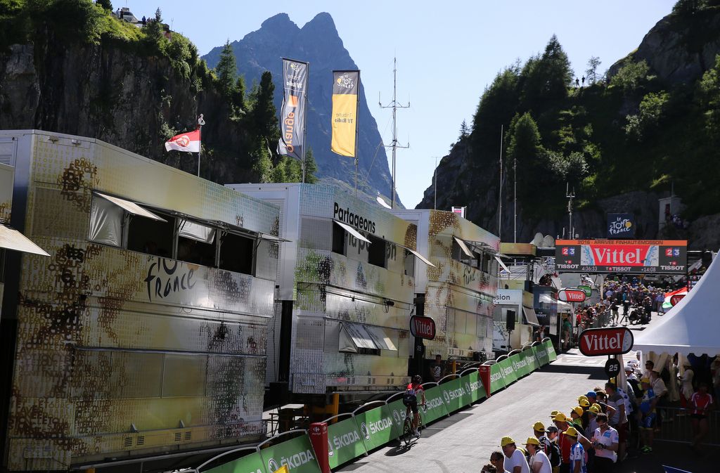 It was a steep finish line in Finault-Emosson for stage 17