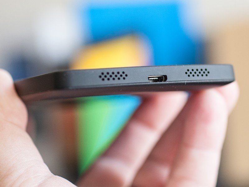 LG Nexus 5 &mdash;&nbsp;One of these things is a speaker, and one isn&amp;#39;t