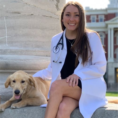 Headshot of veterinarian Dr Amanda Chambers