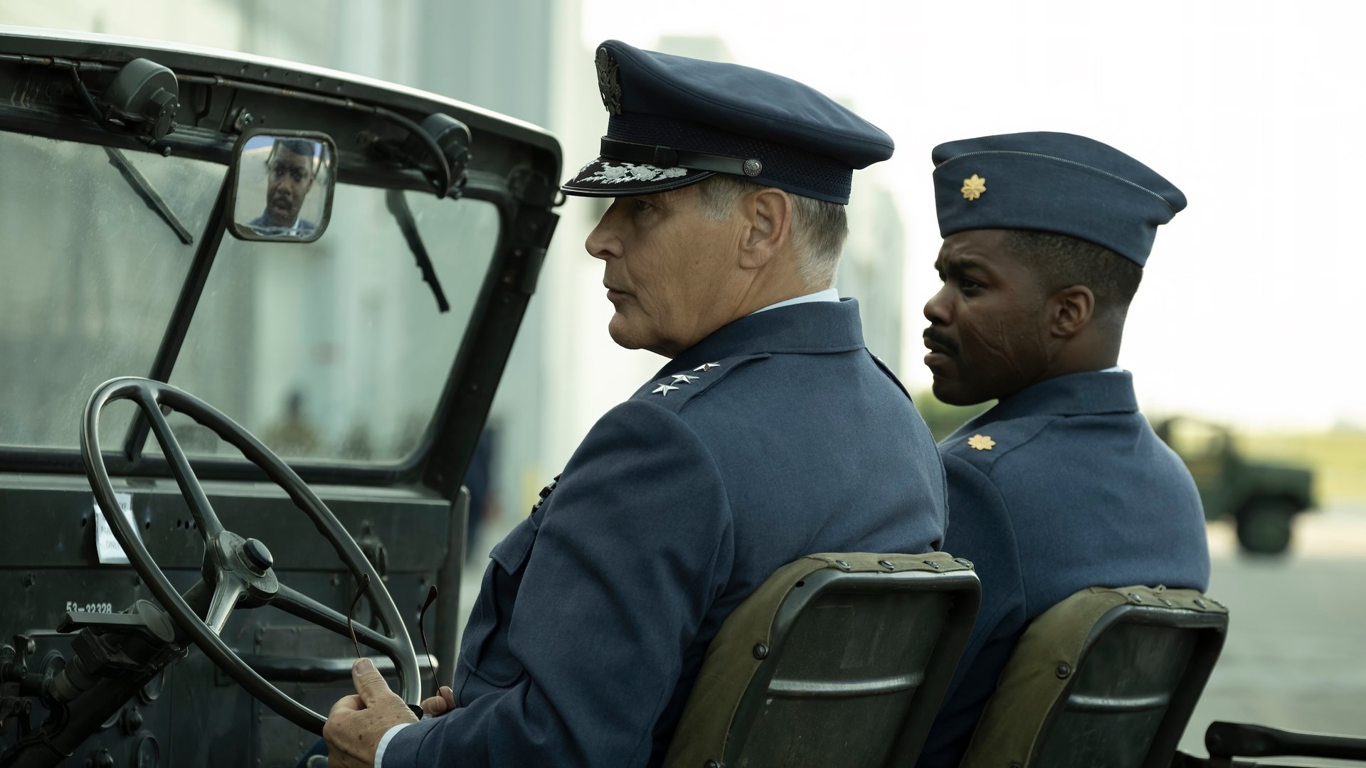 James Remar as General Shaw and Jovan Adepo as Major Hanlon in It: Welcome to Derry