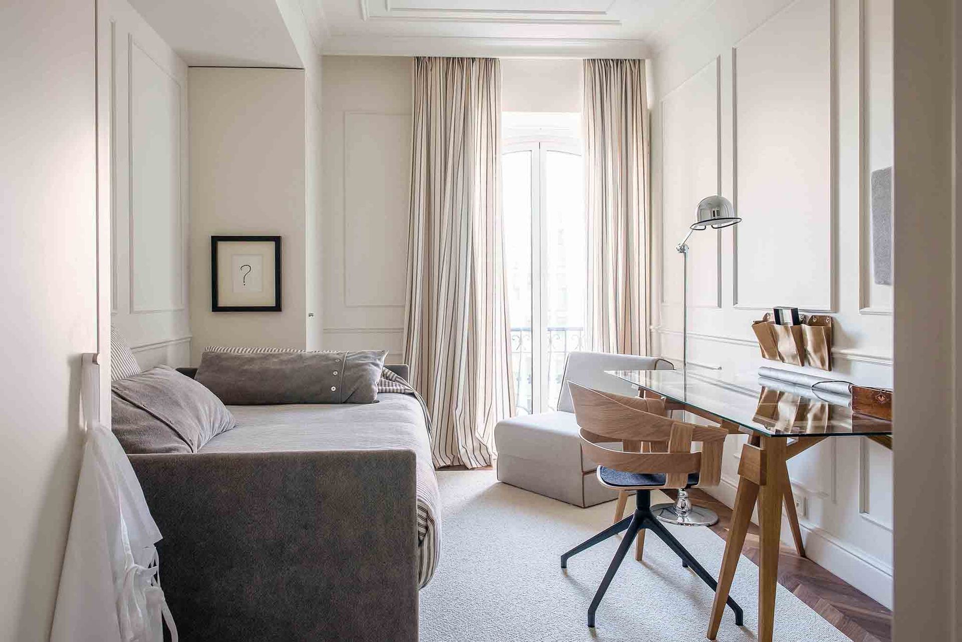 Neutral guest bedroom with a daybed
