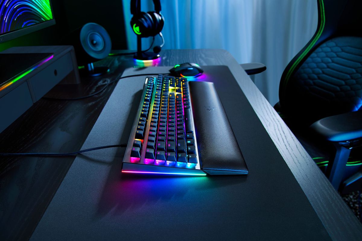 Side view of Razer Blackwidow V4