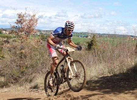 Julien Absalon en route to winning the French Cup opener in St. Raphael.
