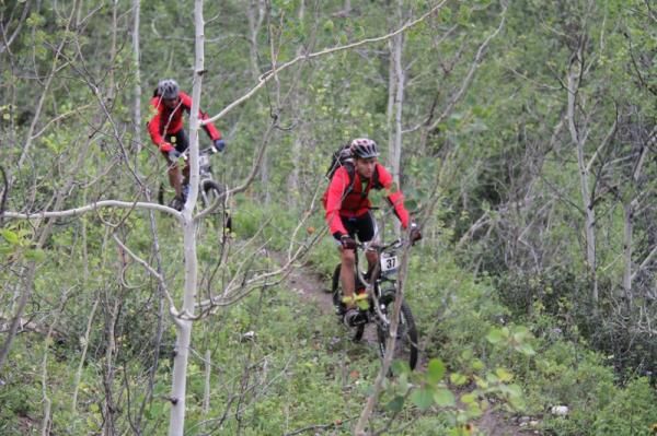 The Blues Brothers (Alberto Carmona/Ariel Leoni) came all the way from Mexico to ride the trails of the Canadian Rockies.