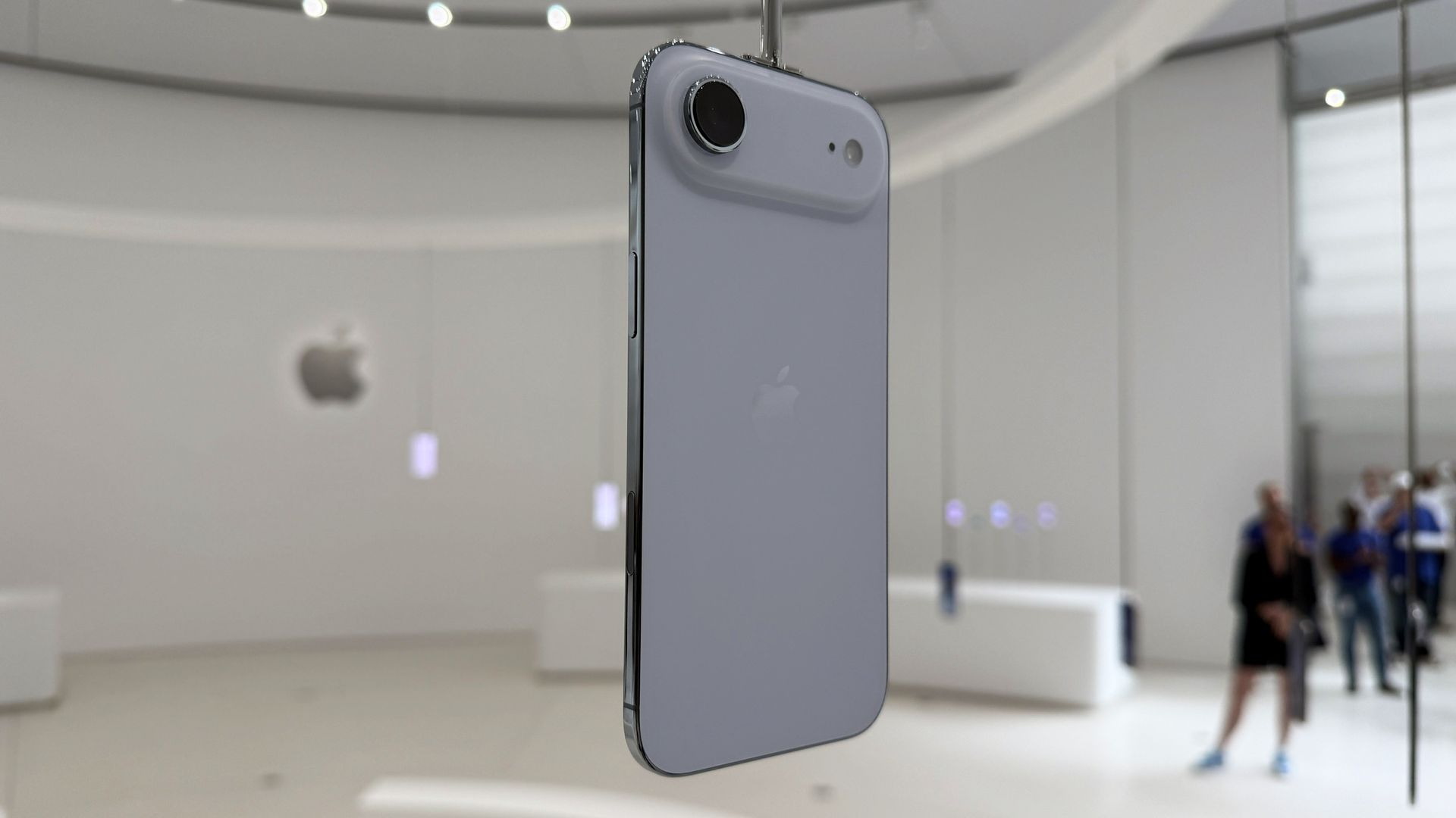 Tại sao Apple lại im lặng về thời lượng pin của iPhone Air trong sự kiện 'Awe Dropping'?