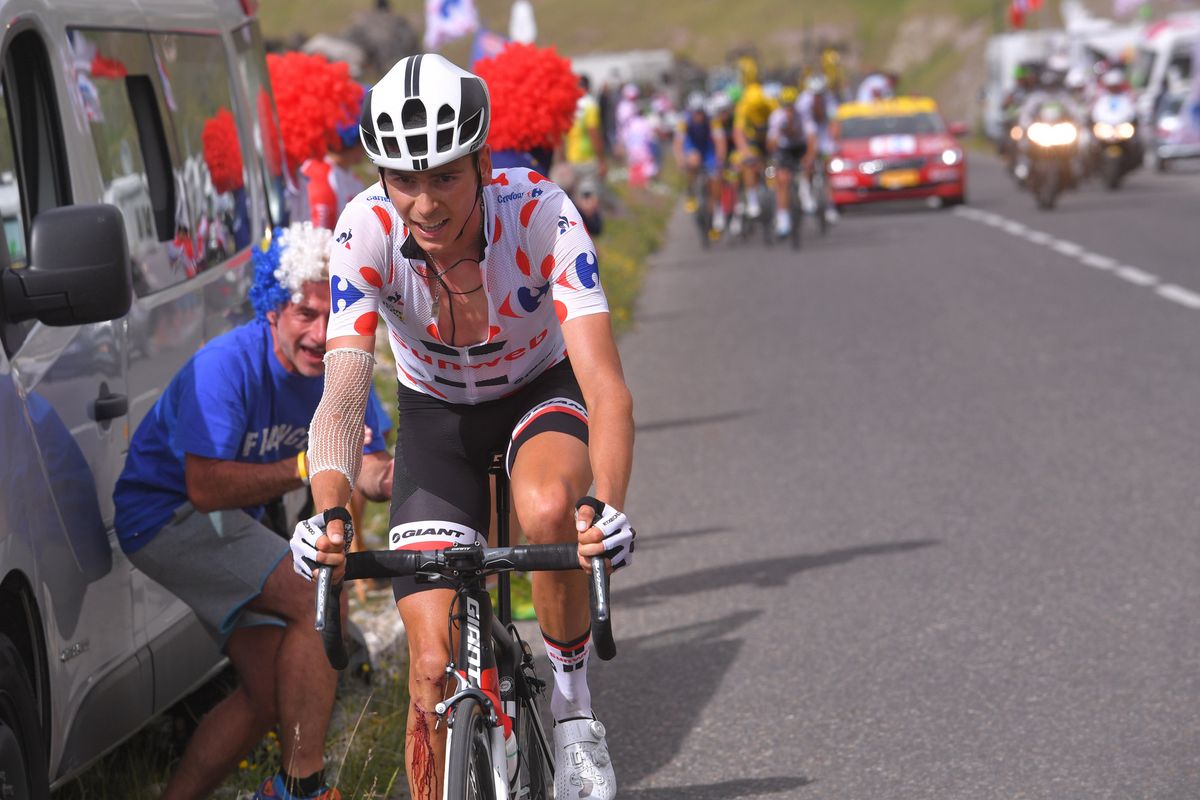 Warren Barguil (Sunweb) attacks the yellow jersey group