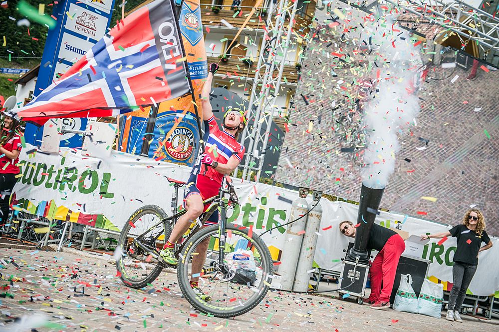 Gunn-Rita Dahle Flesj&aring; wins the Marathon World Championship