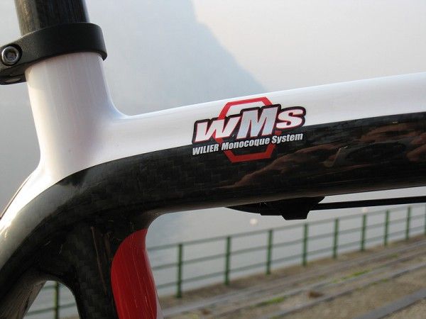 The Izoard achieves its lower price point by using a more economical carbon fibre blend.