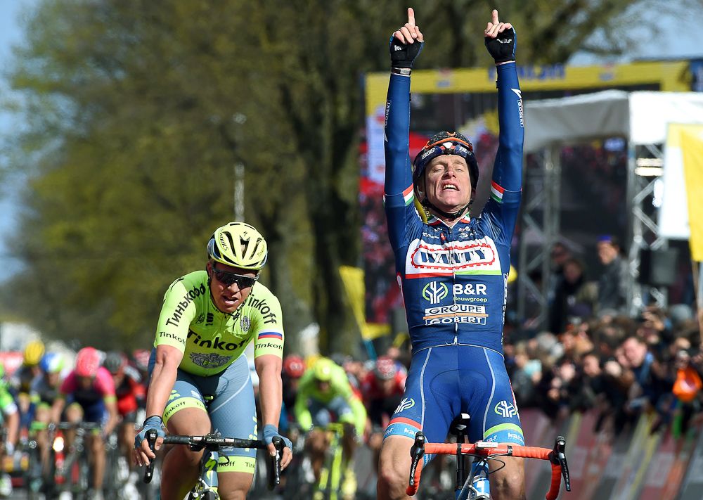 Enrico Gasparotto wins the 2016 Amstel Gold Race ahead of Michael Valgren.