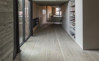 Tall ceilings, concrete and dinesen flooring in Girona house