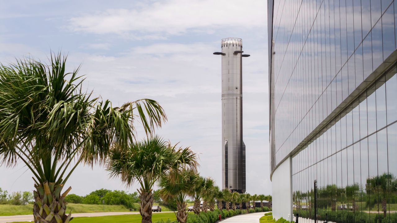 SpaceX ignites all 33 powerful engines on Starship booster test ahead of Flight 13 launch