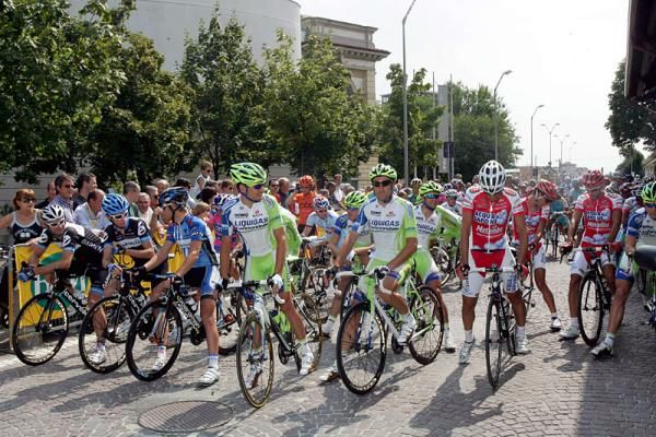 Riders await the start of the Coppa Agostoni.