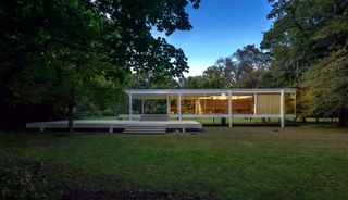 Edith Farnsworth house, front view