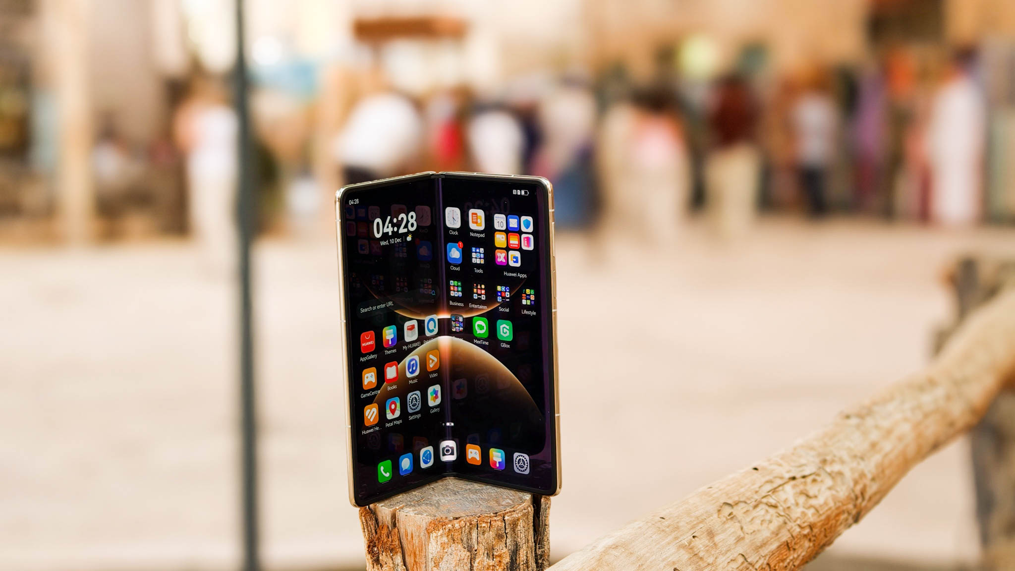 Huawei Mate X7 hands-on testing in Dubai on Android Central