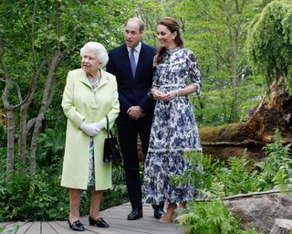 Queen visit to chelsea flower show