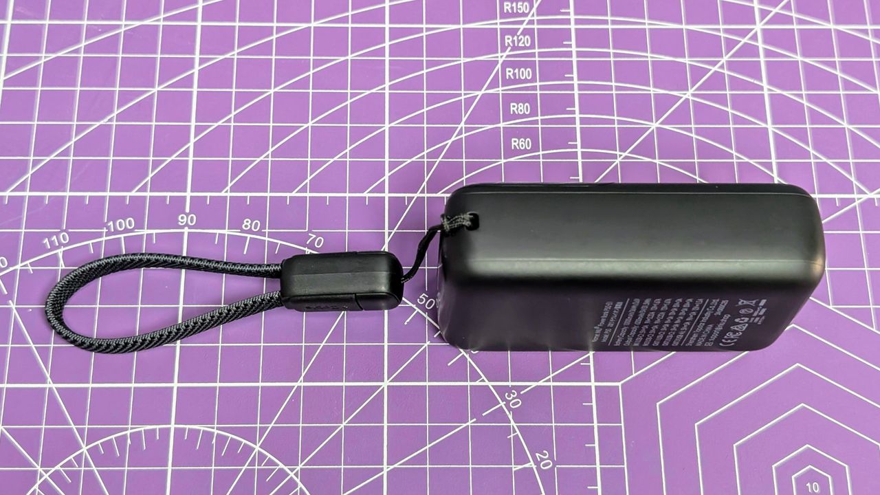 Iniu P50-E1 45W power bank side view from above