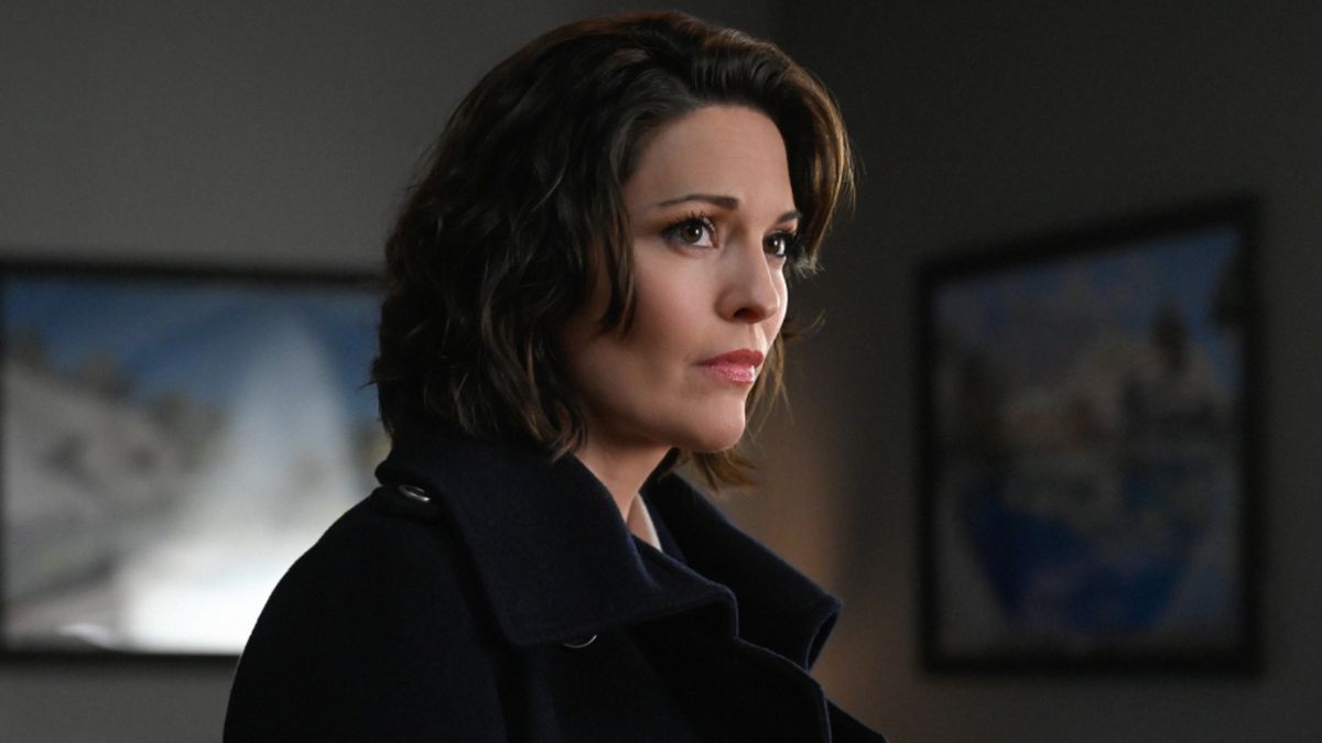 Alana De La Garza as Isobel on FBI