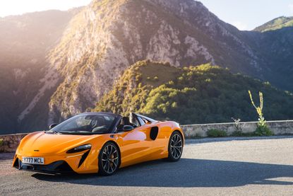 McLaren Artura Spider