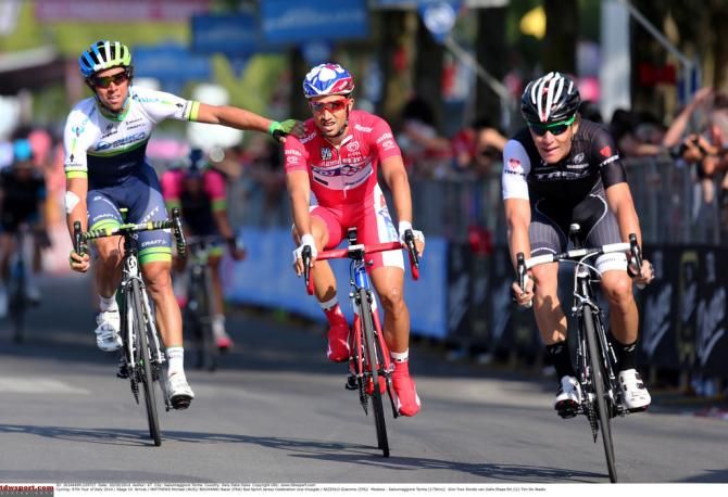 Michael Matthews congratulates Nacer Bouhanni (FDJ)