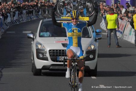 Swedish champion Emma Johansson (Hitec Products - UCK) won Cholet-Pays de Loire by nearly one minute.