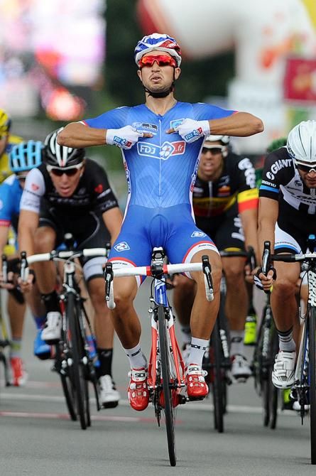 Nacer Bouhanni wins stage 4 of the Eneco Tour