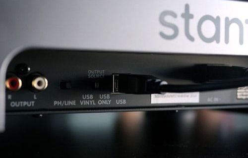The back of the turntable features RCA outputs and a USB port.