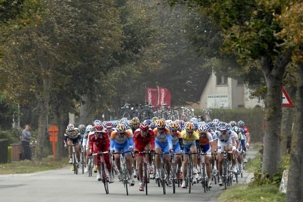 Cofidis and Garmin control the peloton.