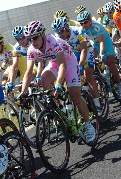 Enrico Gasparotto (Liquigas) looks cool in pink.