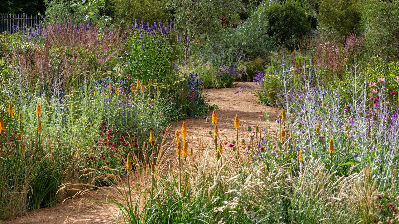 tom stuart-smith&#039;s garden design for 2021 hampton court palace garden festival trends