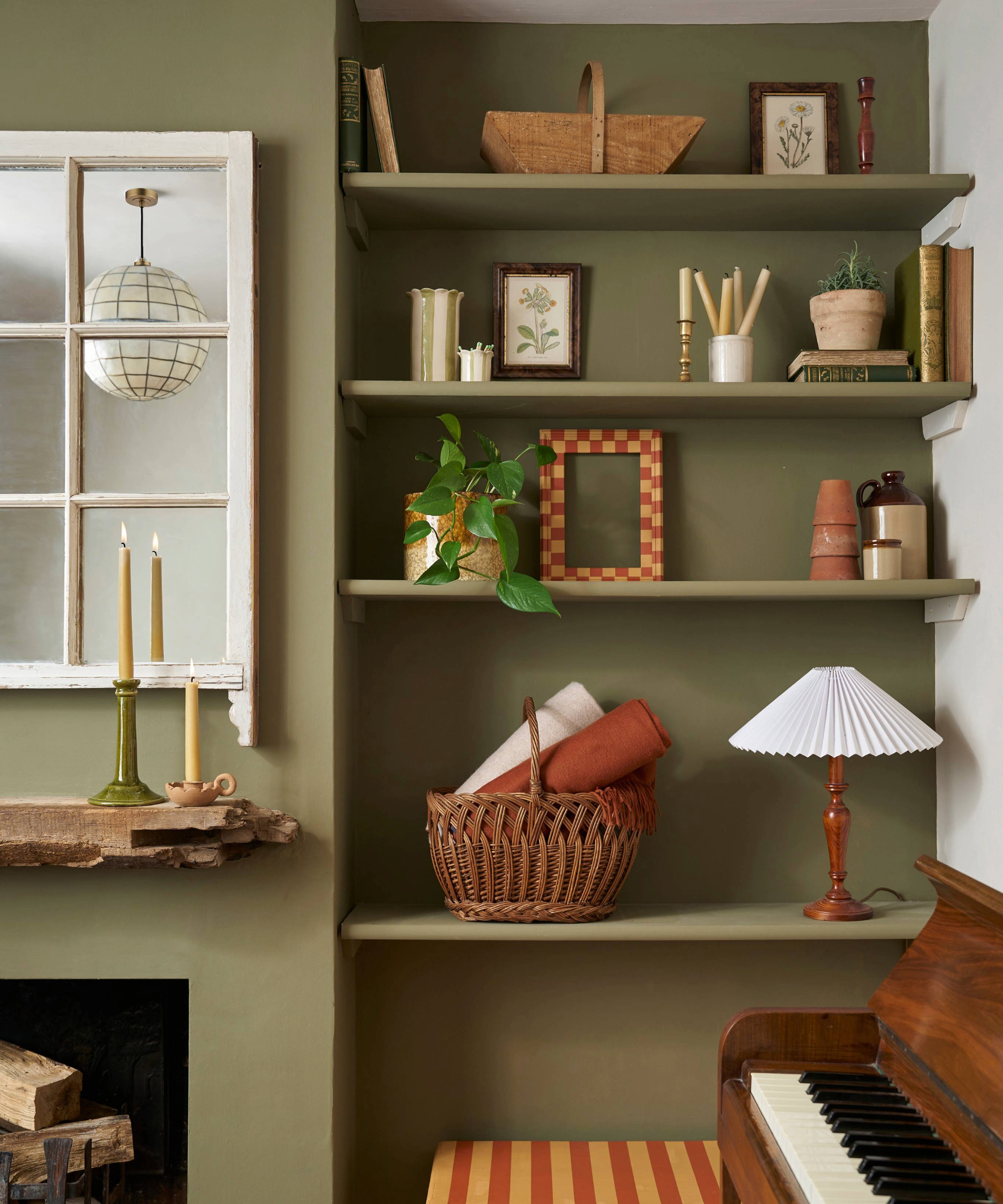 Alcove with shelves