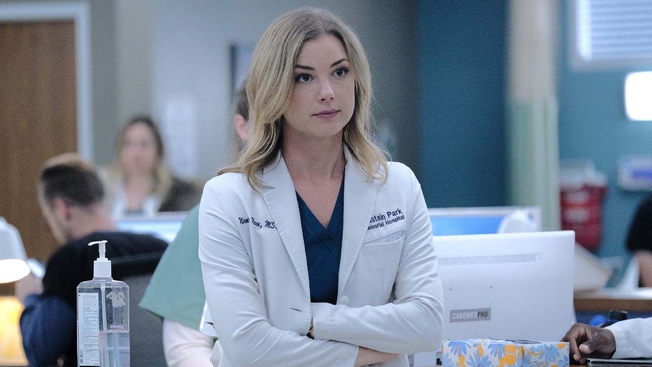 THE RESIDENT: Emily VanCamp in the &quot;Whistleblower&quot; fall finale episode of THE RESIDENT airing Tuesday, Dec. 17 (8:00-9:00 PM ET/PT) on FOX. 