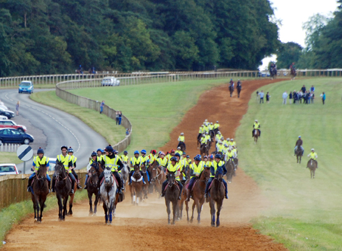 100-mounted-protestors-on-Warren-Hill1.jpg