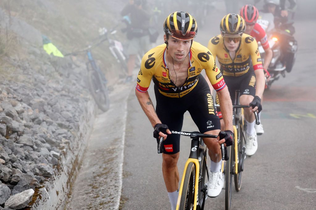 Primož Roglič and Jonas Vingegaard ride away from Vuelta leader Sepp Kuss on the Alto de L&#039;Angliru