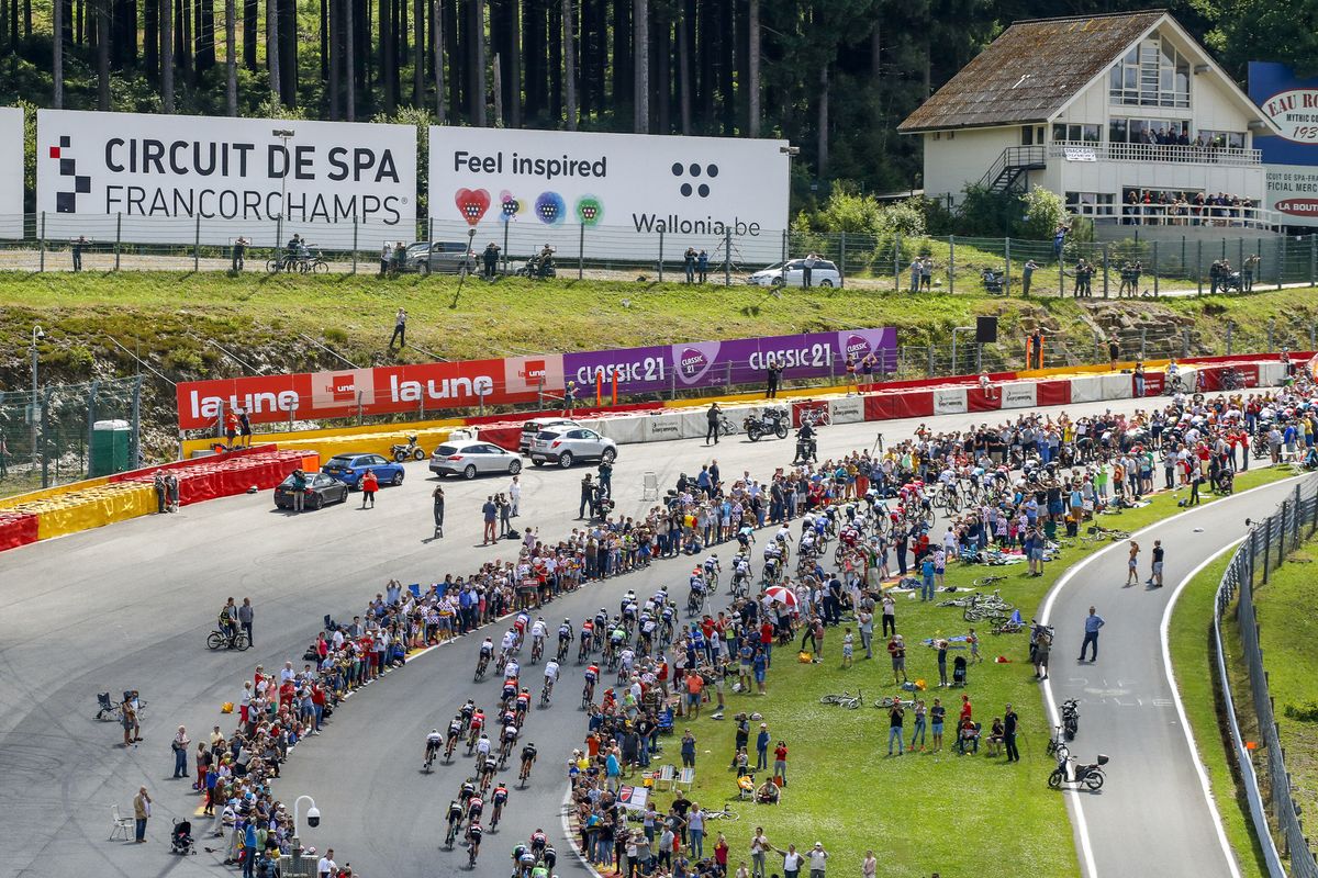 The peloton on the Spa Francorchamps motor speedway