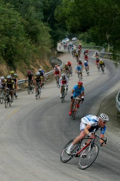 The main group during the tricky descent.