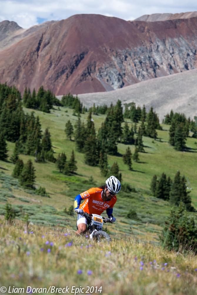 Ciro Zarate pushes hard on the pedals, retaining his lead in the men's 30 race