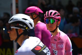 Giro d'Italia stage 8 Live - A summit battle for the maglia rosa