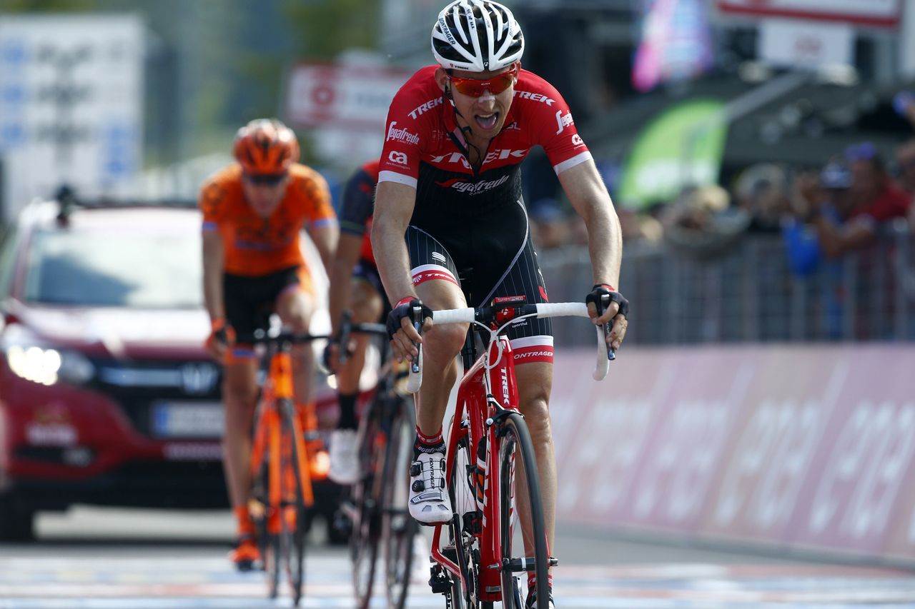 Bauke Mollema (Trek-Segafredo) comes in just behind Quintana