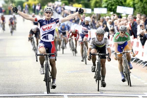 Greipel raises his arms as he wins stage 3