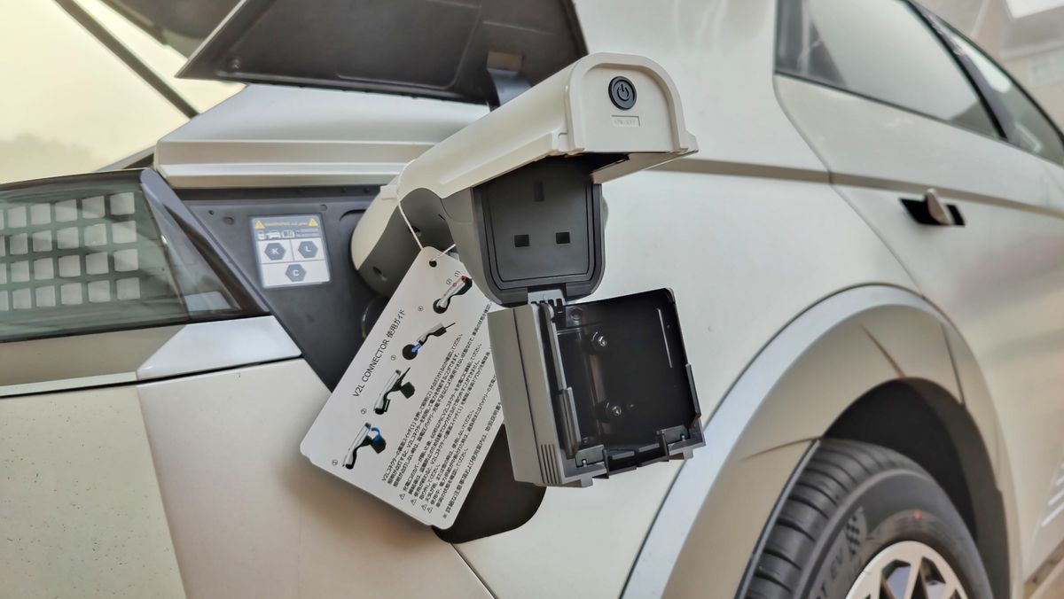 Charge port adaptor plugging into Ioniq 5