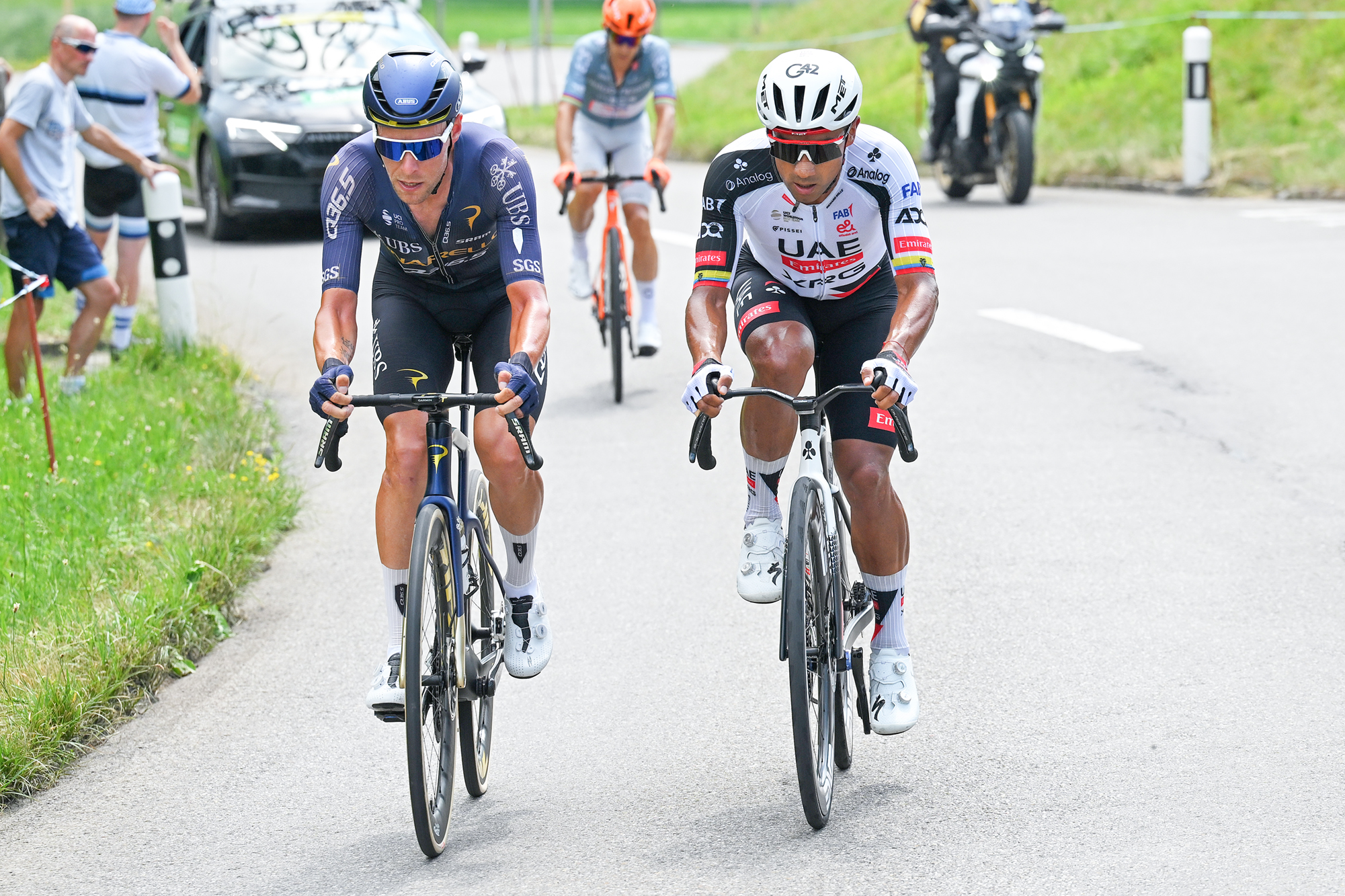 BAD RAGAZ, SUÍÇA - 19 DE JUNHO: (LR) Xandro Meurisse da Bélgica e Team Pinarello Q36.5 Pro Cycling e Jhonatan Narvaez do Equador e UAE Team Emirates - XRG competem no intervalo durante o 89º Tour de Suisse 2026, Etapa 3, etapa de 157,4 km de Bad Ragaz a Bad Ragaz / #UCIWT / 19 de junho de 2026. em Bad Ragaz, Suíça. (Foto de Tim de Waele/Getty Images)