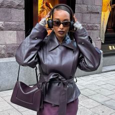 Influencer wears the plum colour trend.