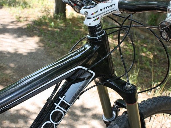 The top tube, head tube, down tube and seat tube are all molded as one piece.