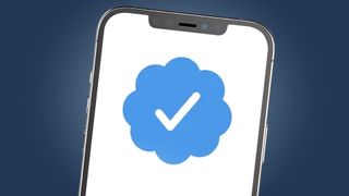 Un écran de téléphone montrant le logo Twitter Blue
