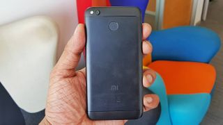Redmi 4 has a sturdy and handy feel