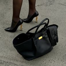 @thecarolinelin shows a Demellier New York Tote