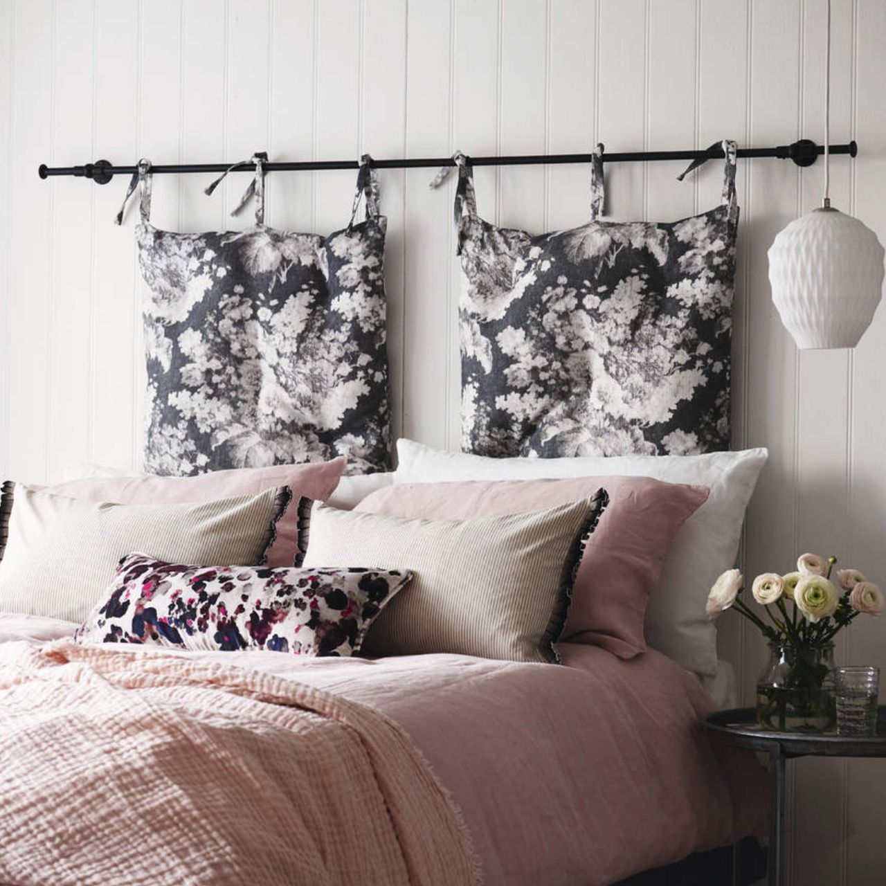 Decorating a small bedroom to maximize functionality and style